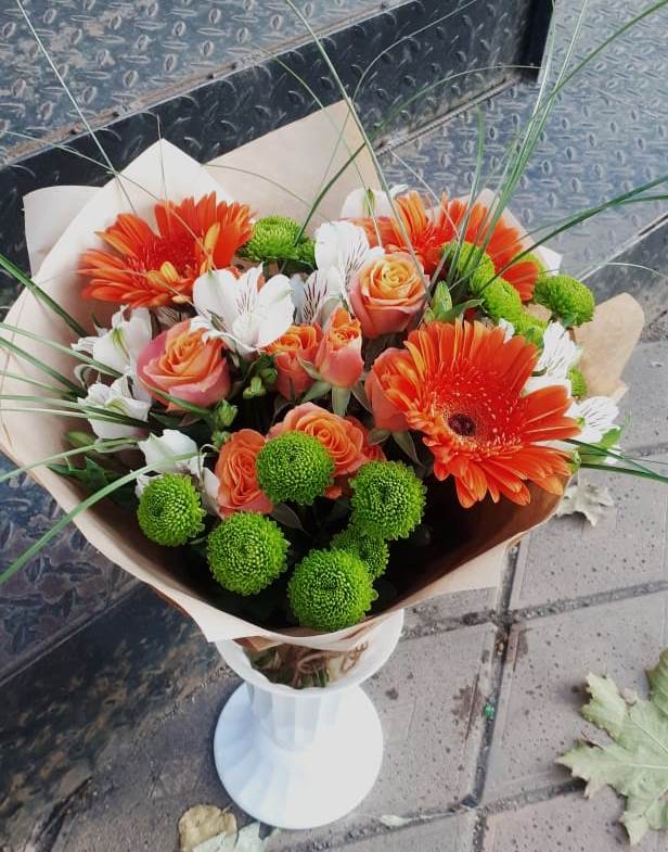 Букет цветов из: Герберы, Хризантемы, Альстромерии и Розы в Талах