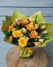 Букет цветов из:  Альстромерии и Розы в Талах