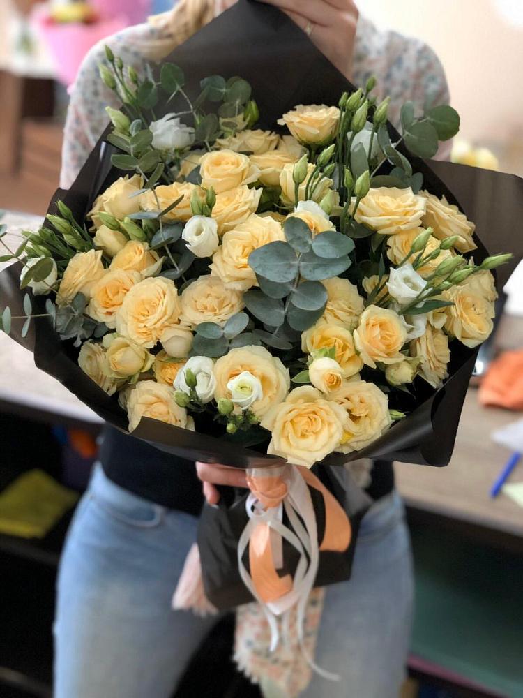 Букет цветов из: Розы и Лизиантусы в Талах