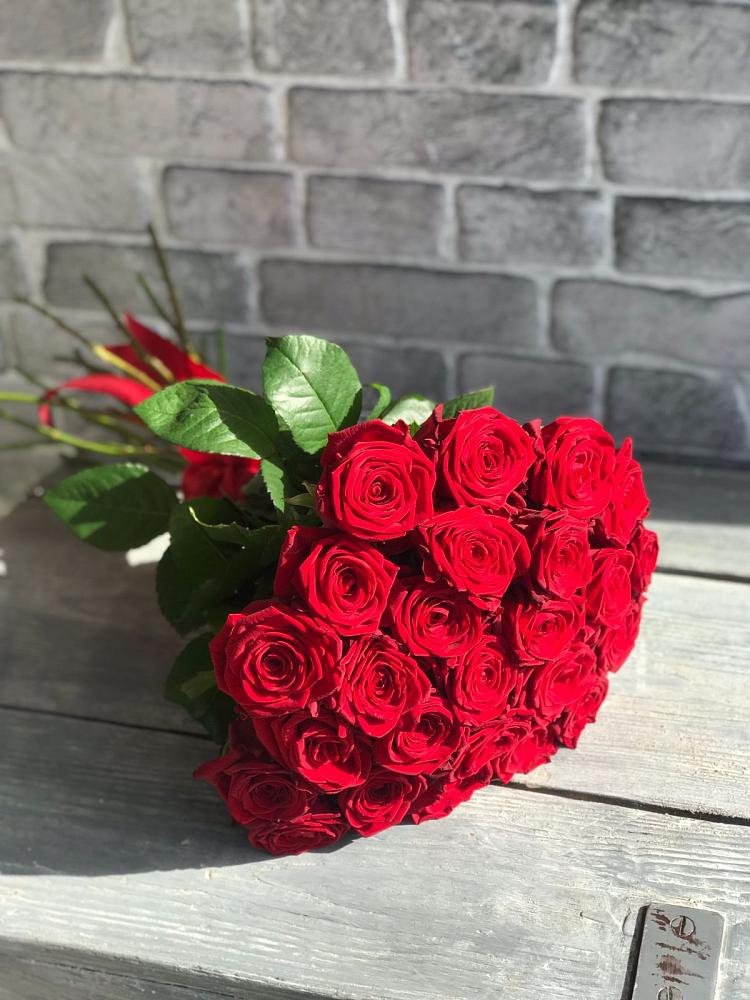 Букет Красные розы Фридом в Талах