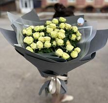 Букет Белые кустовые розы Солинеро в Талах