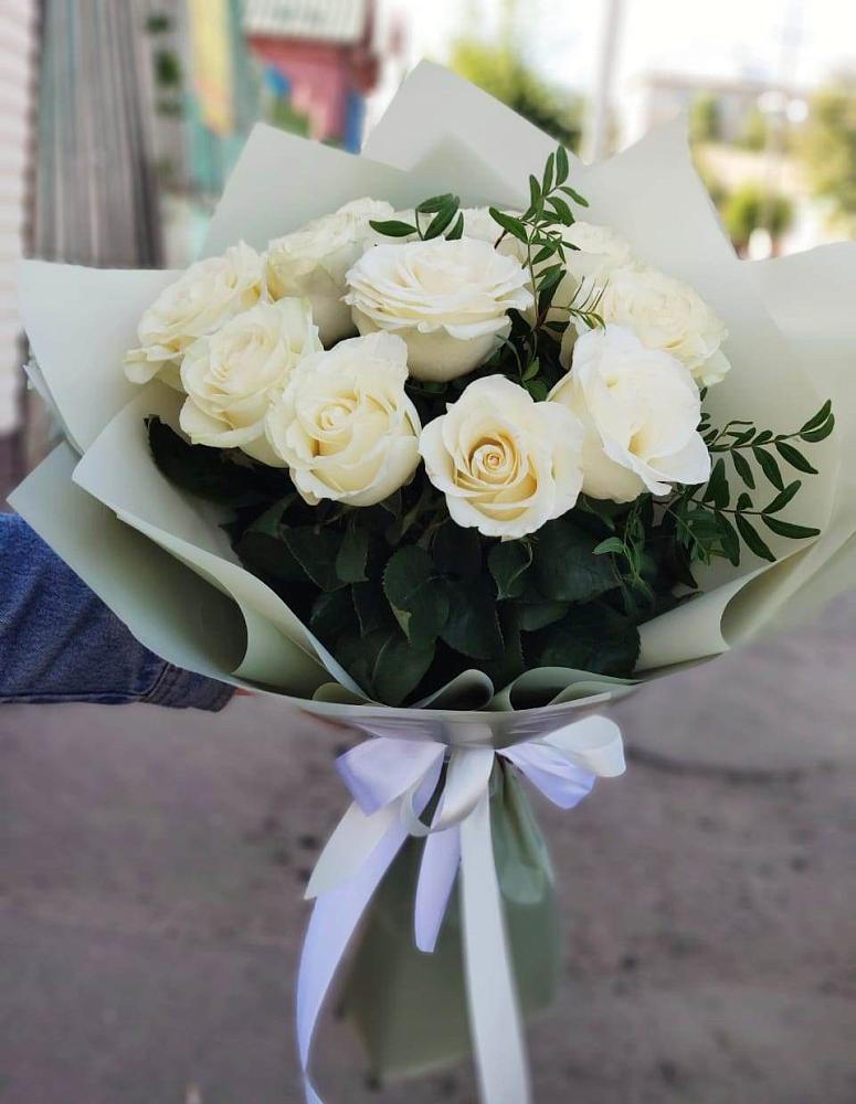 Букет Белые розы Проуд в Талах