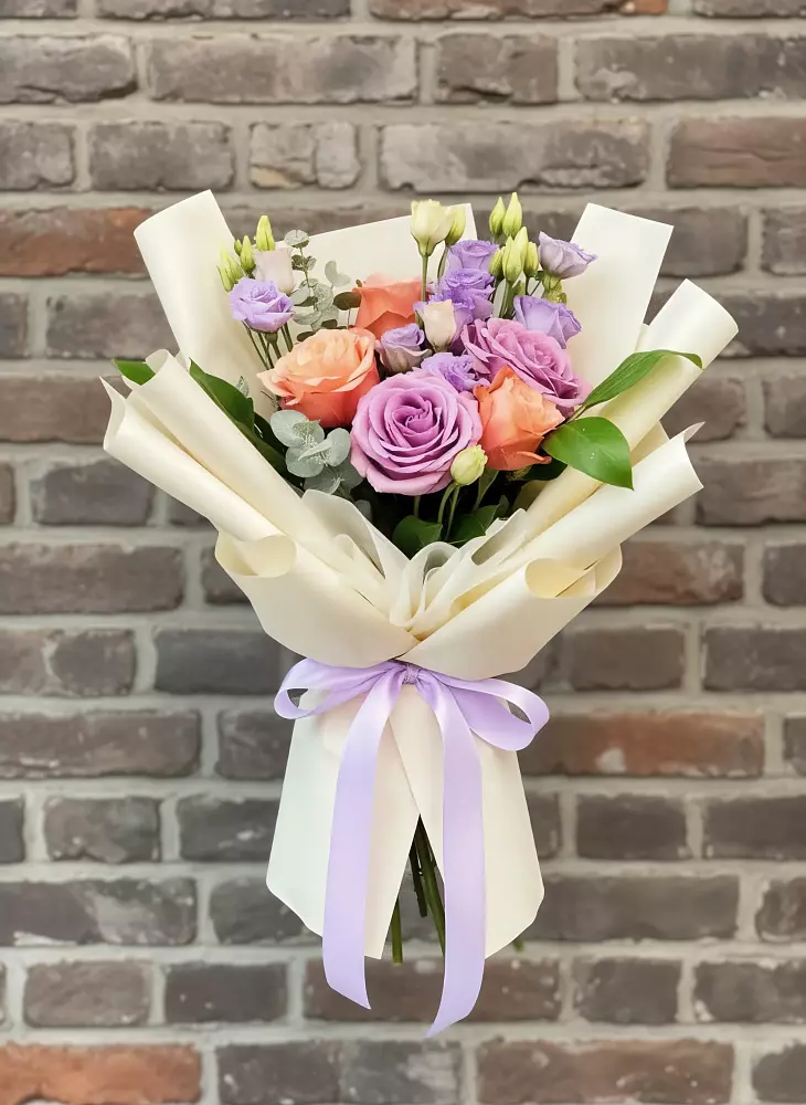 Букет цветов из: Лизиантусы и Розы в Талах