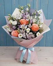 Букет цветов из:  Лизиантусы, Розы, Альстромерии и Гипсофила в Талах