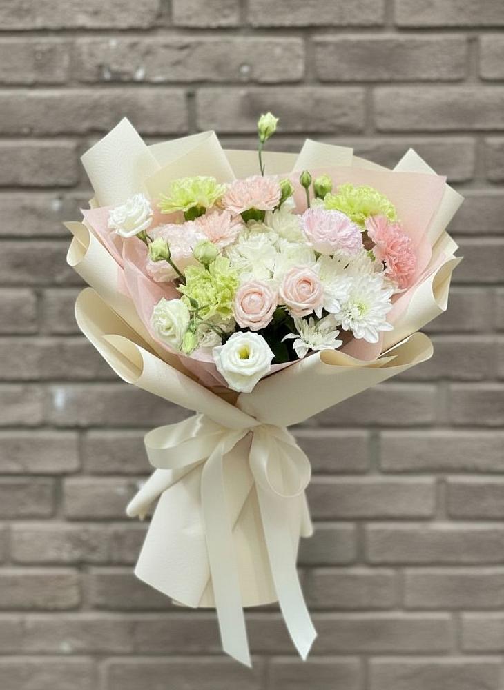 Букет цветов из: Гвоздики, Розы, Лизиантусы и Хризантемы в Талах