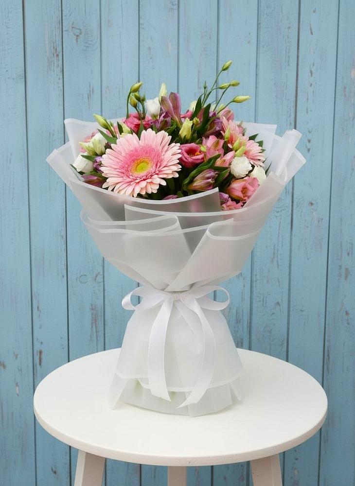 Букет цветов из: Герберы, Альстромерии и Лизиантусы в Талах