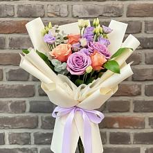 Букет цветов из:  Лизиантусы и Розы в Талах