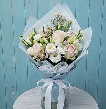 Букет цветов из:  Розы и Лизиантусы в Талах